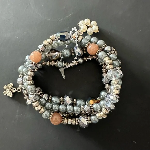 Four stretch bracelet set with charms - Picture 2 of 5